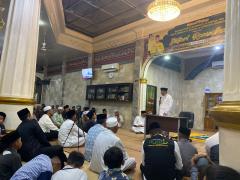 Safari Ramadhan, Kamsol dan Azwan Tarawih di Masjid Nurul Iman